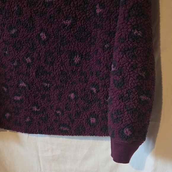 Koolaburra Purple Animal Print Plush Crew Neck Sweater Womens Size Small - Picture 3 of 8